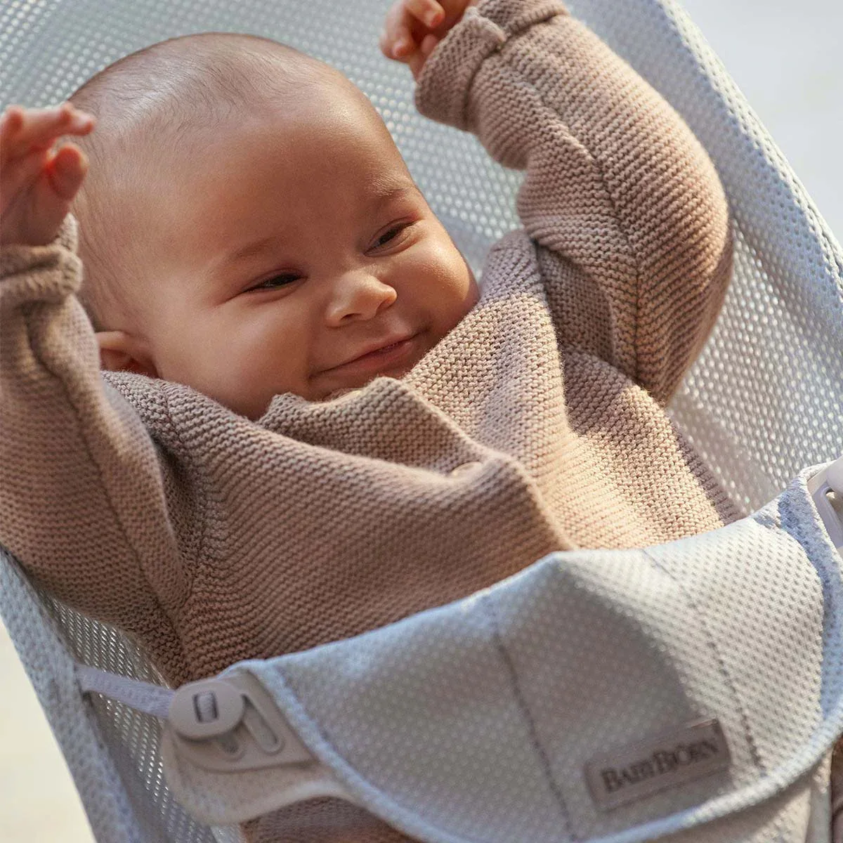 BabyBjörn® Balance Soft Mesh Grey Silver/White - Image 3