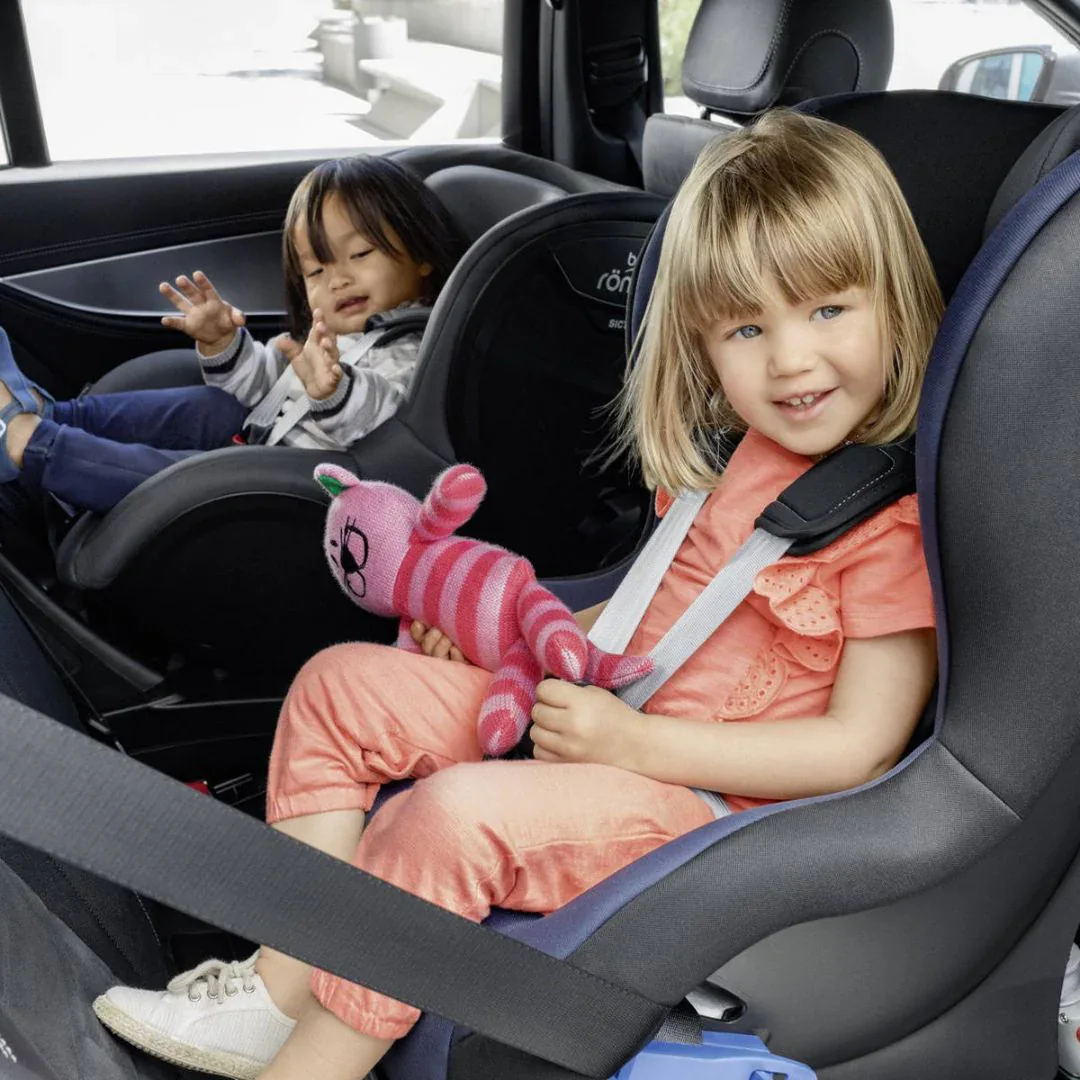 Britax Römer®  Car Seat i-size 40-105 cm Dualfix Plus Space Black - Image 4