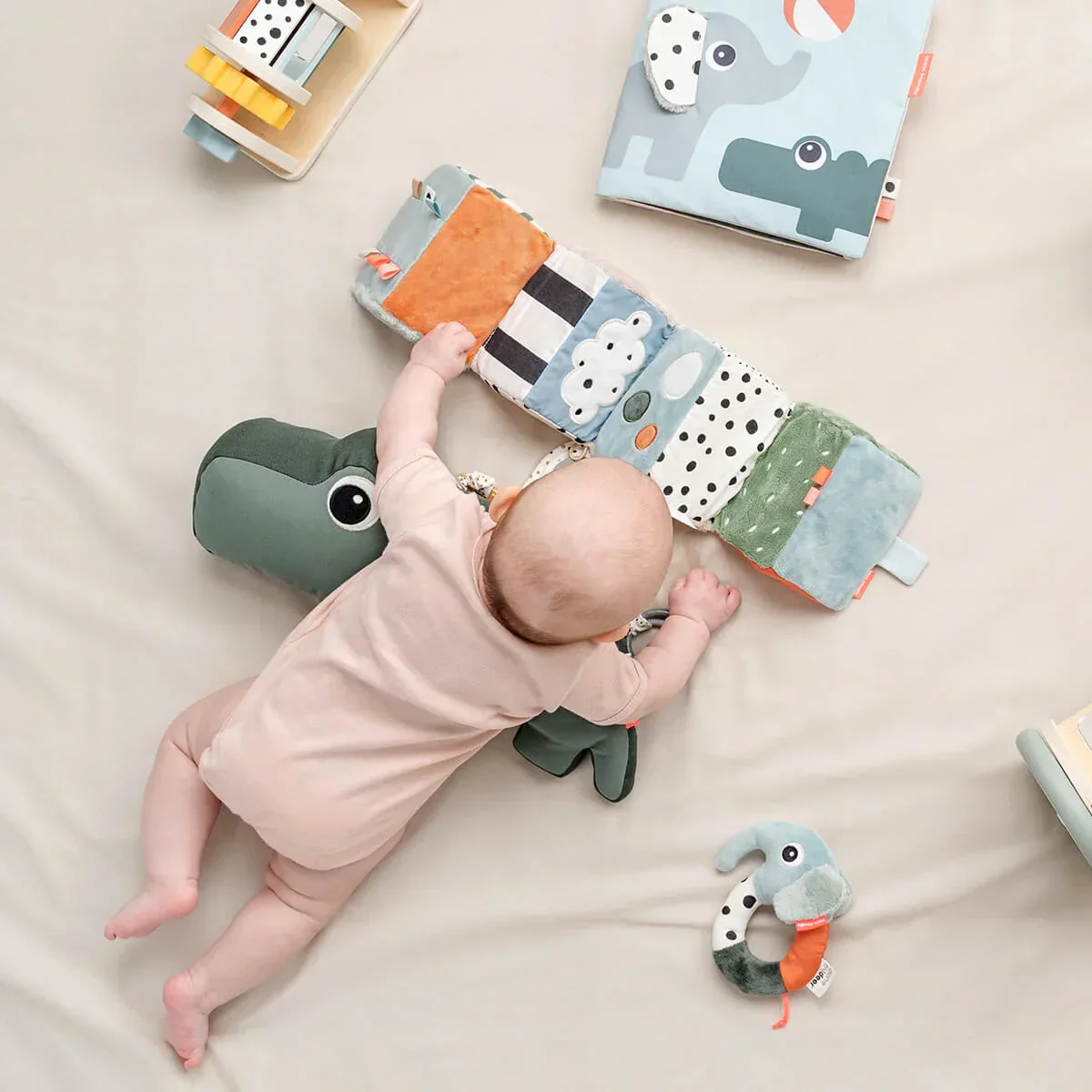 Done by Deer® Fold-out sensory cube Deer Friends - Image 5