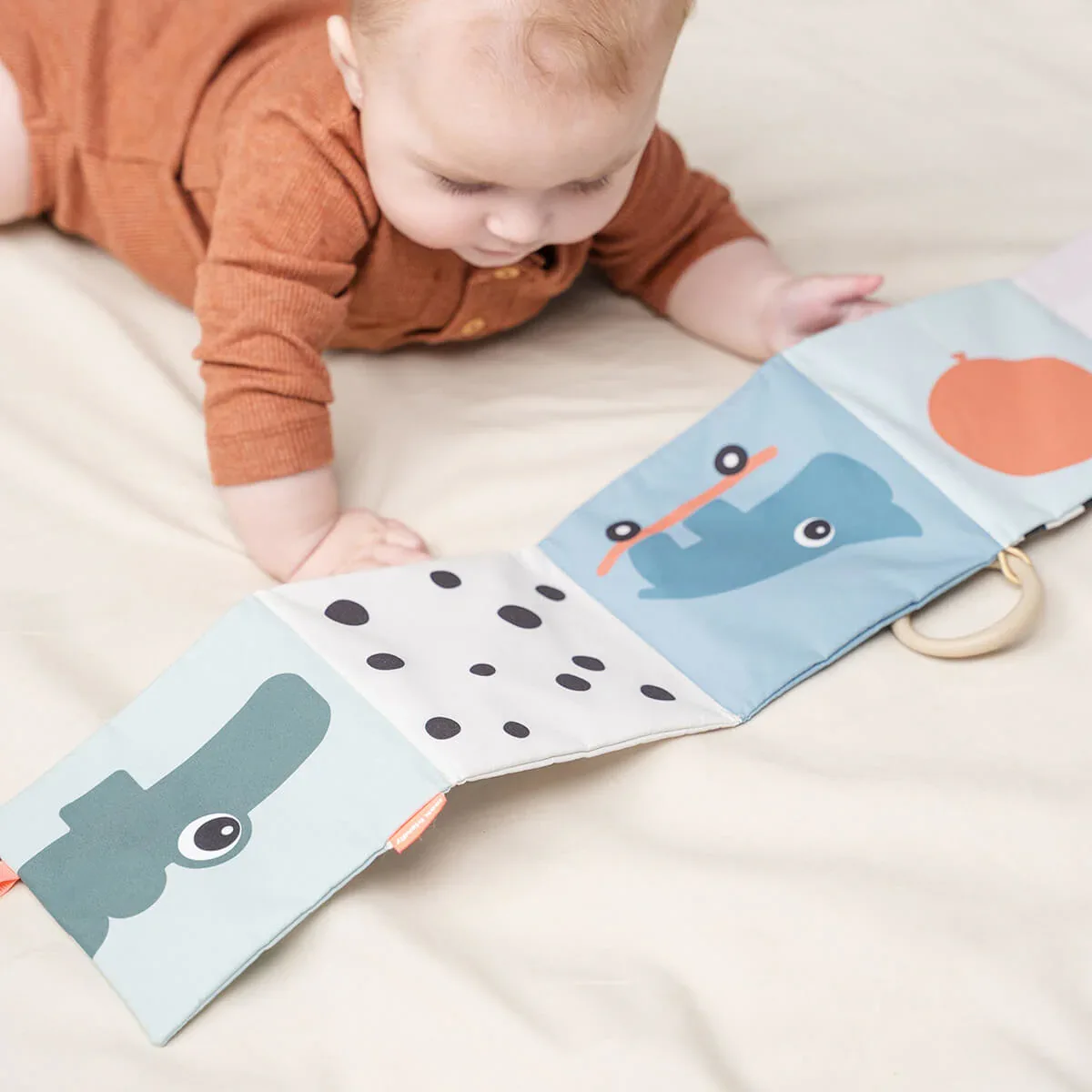 Done by Deer® Fold-out soft book Deer Friends Colour Mix - Image 4