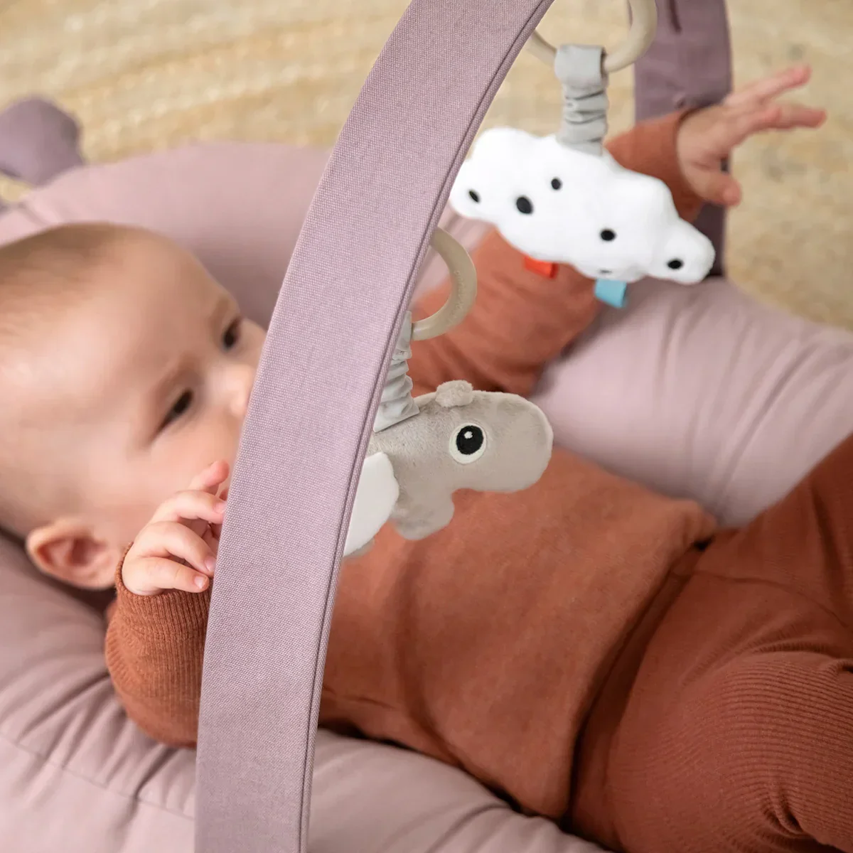 Done by Deer® Hanging activity toy 2 pcs Happy Clouds Sand - Image 4