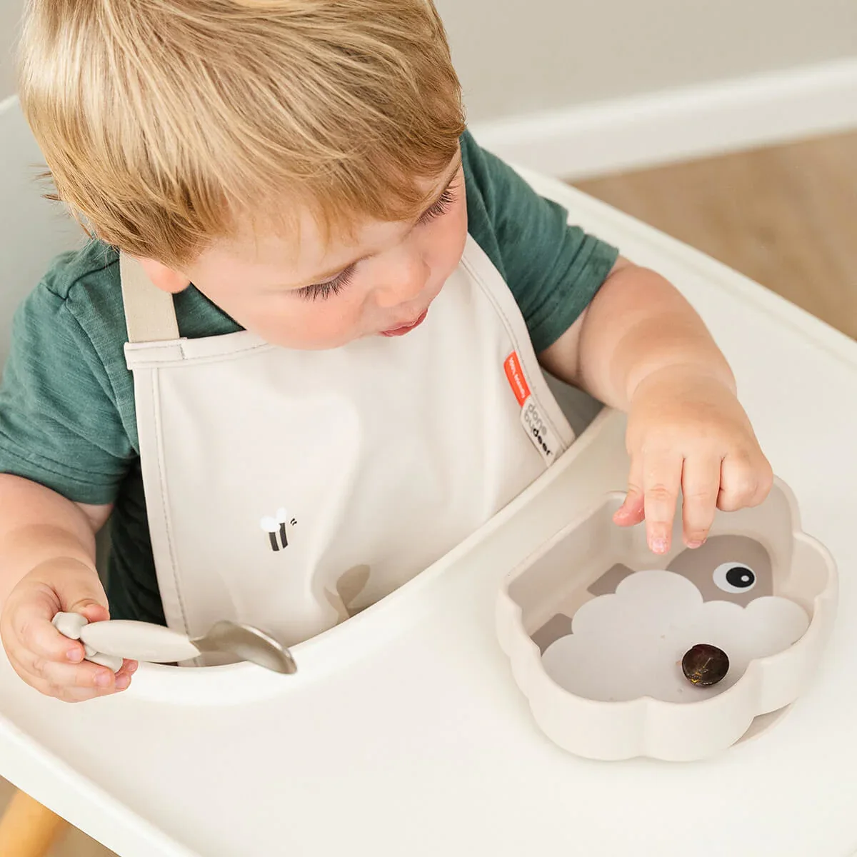 Done by Deer® Pull-over bib Tiny Farm Sand - Image 4