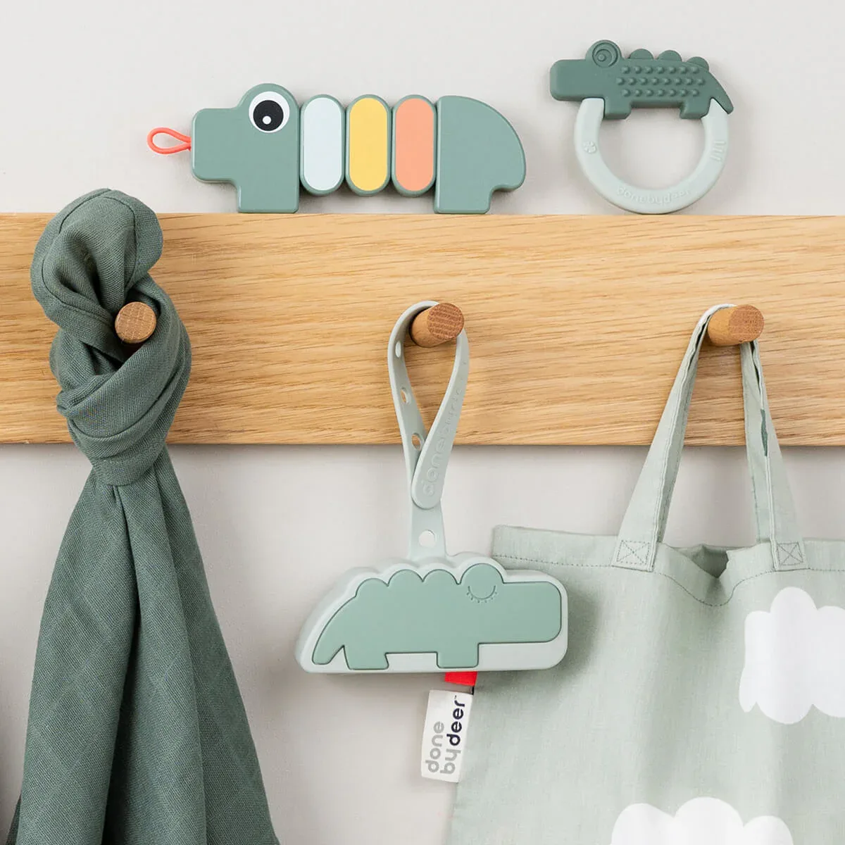 Done by Deer® Silicone pacifier pouch Croco Green - Image 4