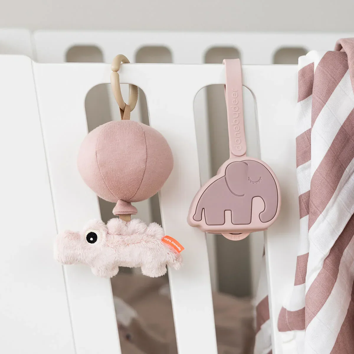 Done by Deer® Silicone pacifier pouch Elphee Powder - Image 5