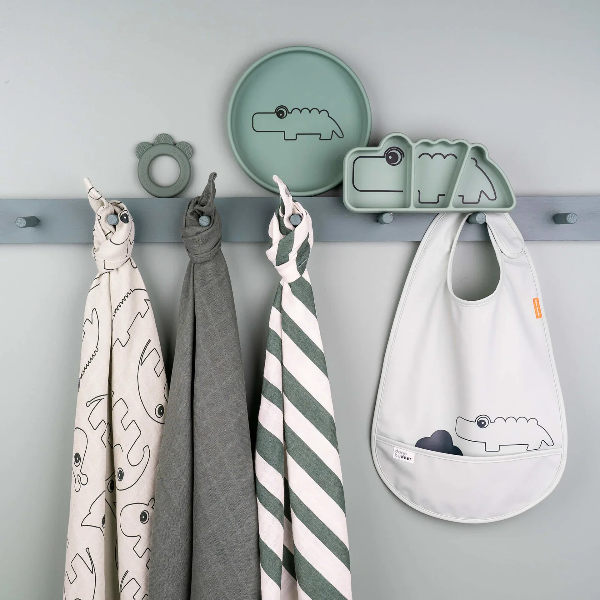 Done by Deer® Silicone Stick&Stay snack plate Croco Green - Image 6