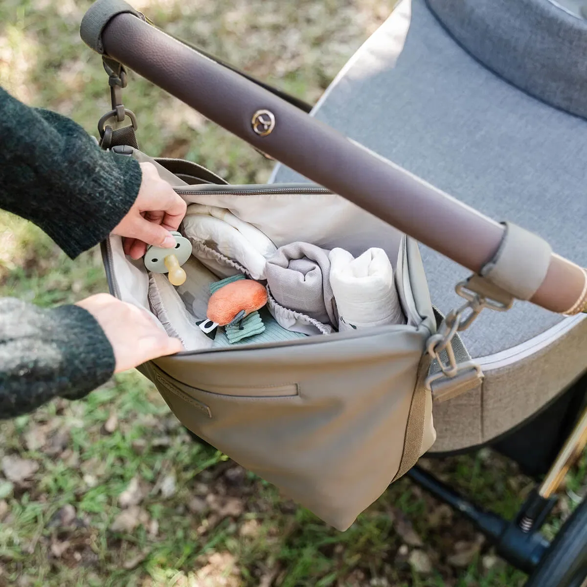 Done by Deer® Stroller bag Taupe - Image 8