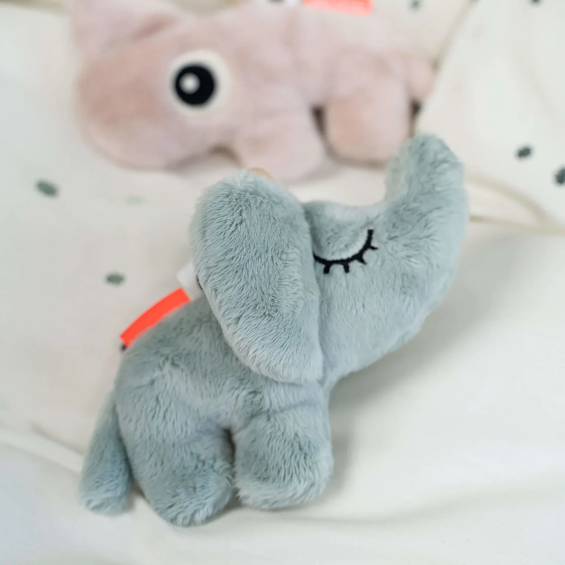 Done by Deer® Tiny sensory rattle Elphee Blue - Image 4