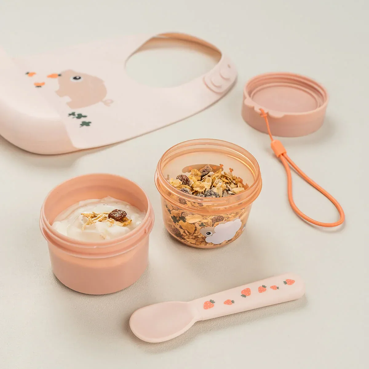 Done by Deer® To Go snack container S Tiny Farm Powder - Image 3