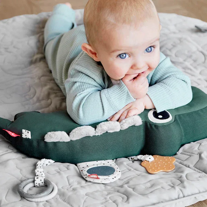 Done by Deer® Tummy time activity toy Croco Green - Image 4