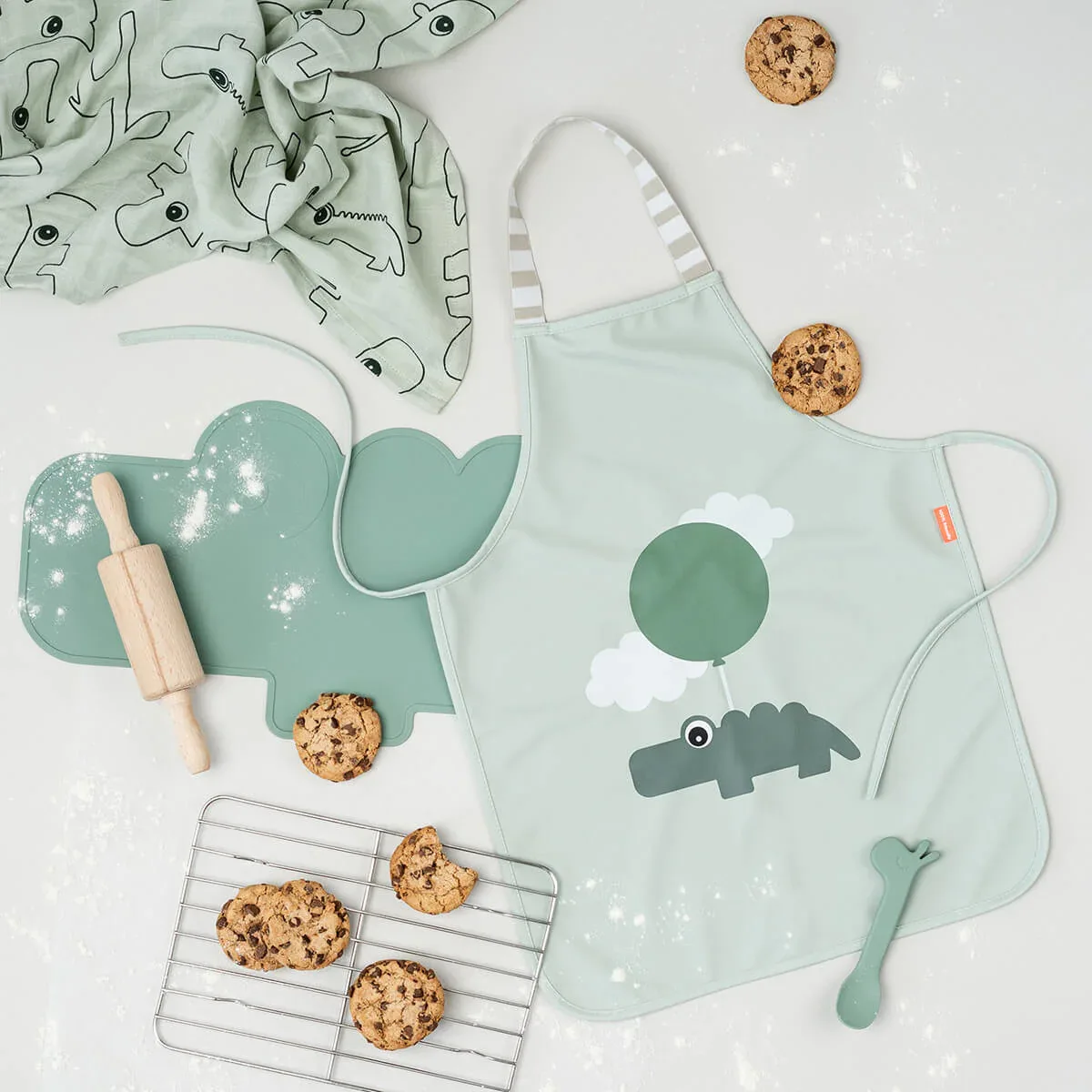 Done by Deer® Waterproof Kids Apron Happy Clouds Green - Image 4
