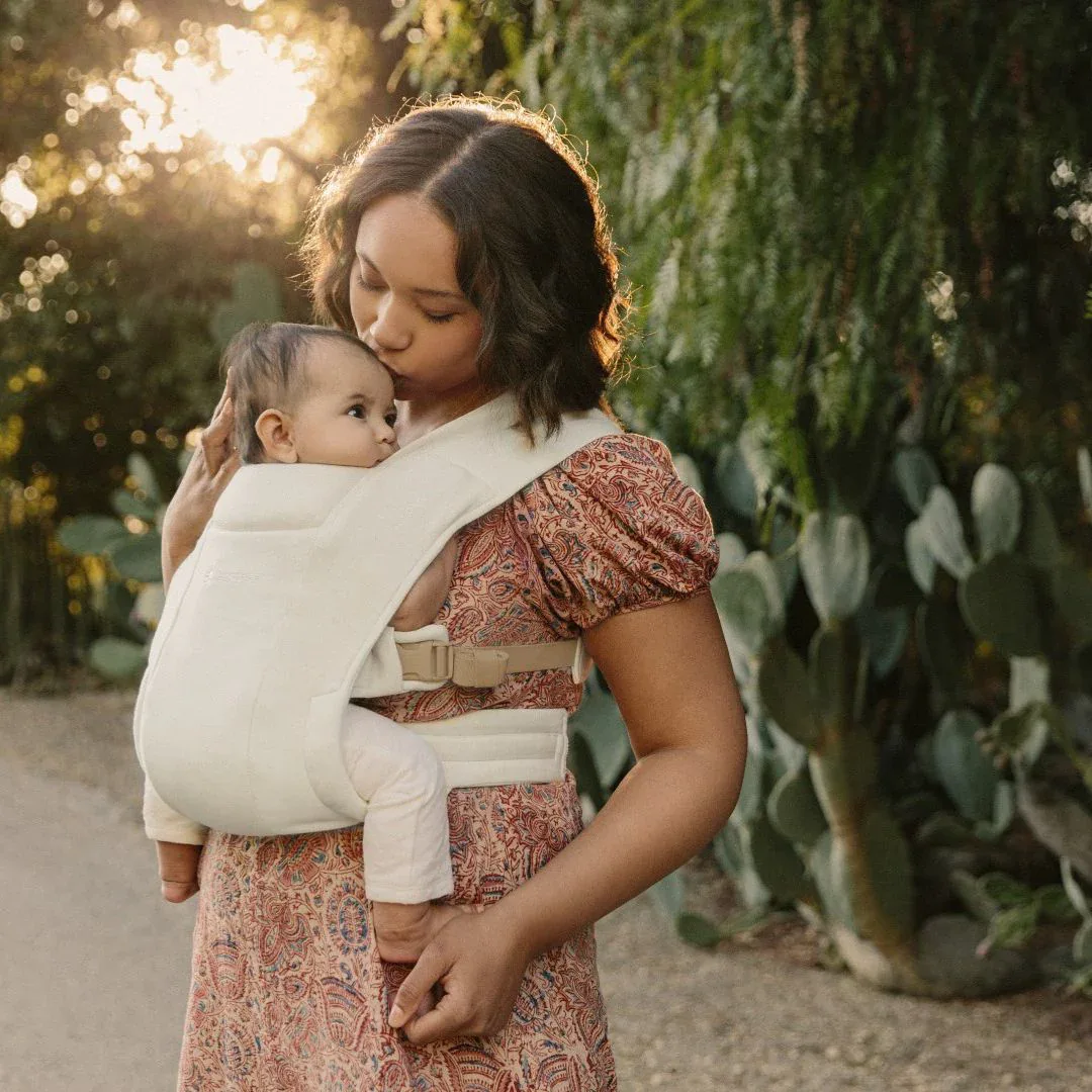 Ergobaby® Carrier Embrace Pure Black  - Image 10