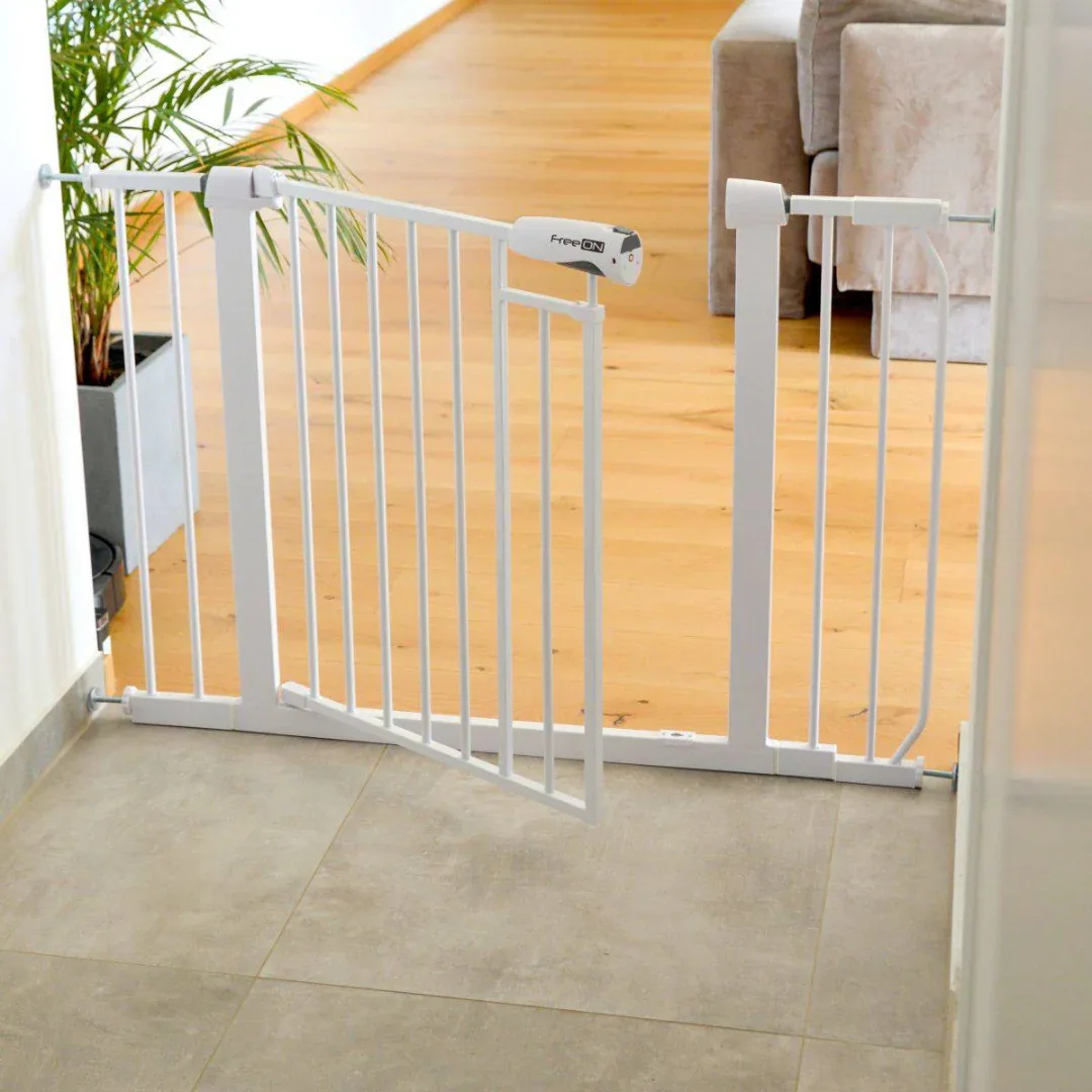 FreeON® Safety Gate with 7, 14, and 21 cm Extensions - Image 3