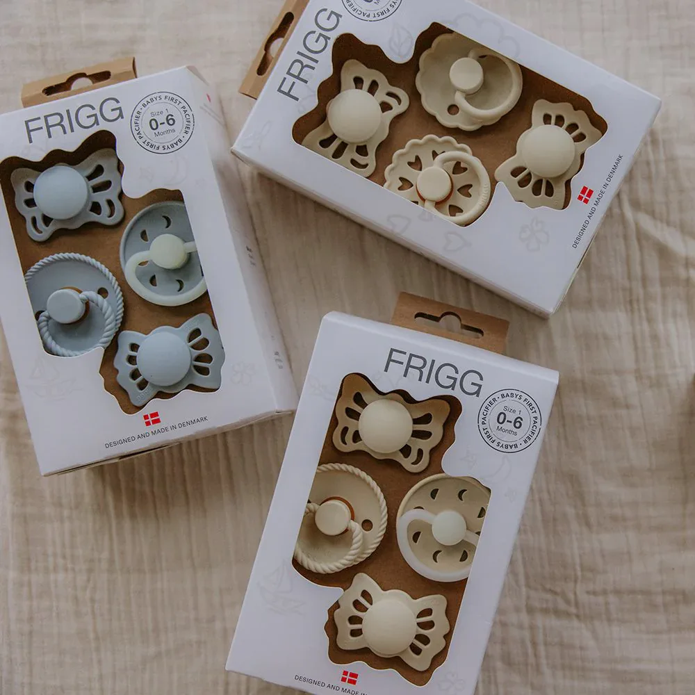 Frigg® Baby’s First Pacifier Set 4-pack Floral Heart Cream - Image 3