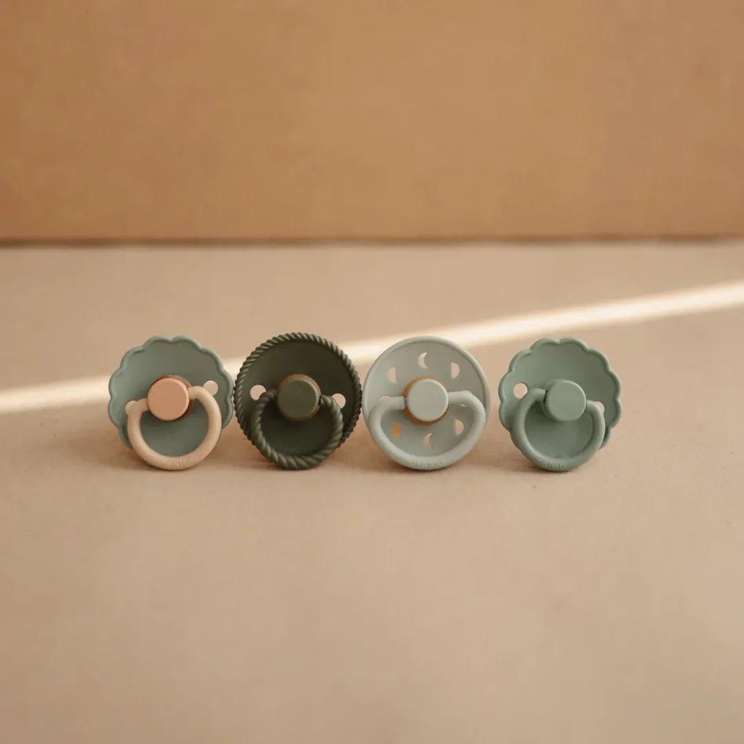 Frigg® Moon Phase Pacifiers Croissant/Portobello  - Image 5