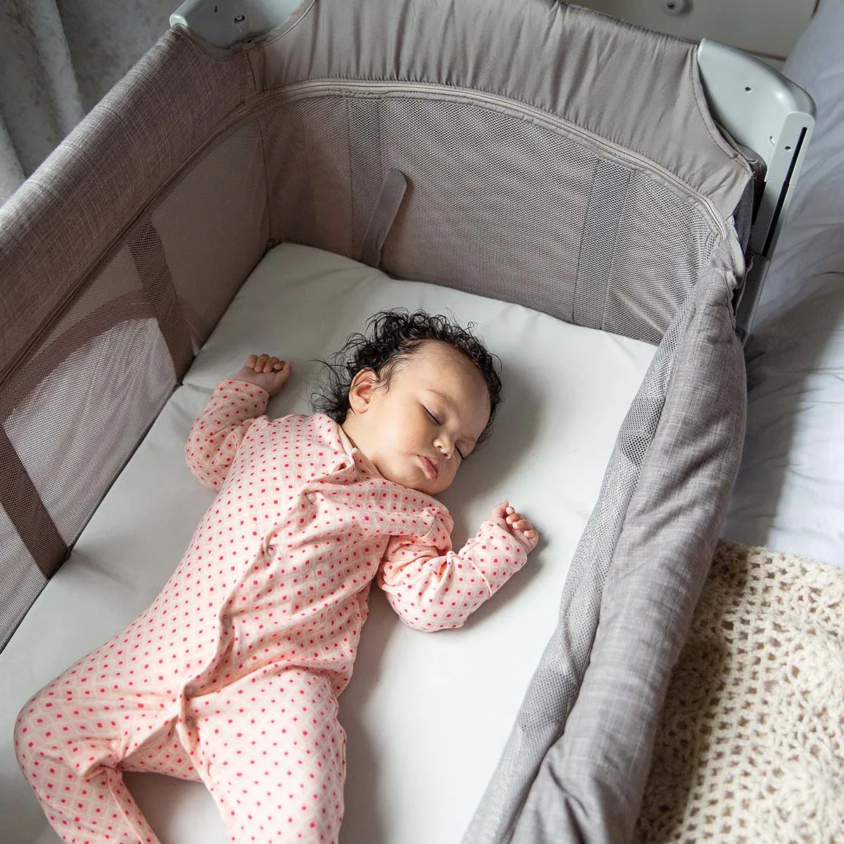 Joie® Bedside crib & travel cot Kubbie™ Sleep Foggy Grey - Image 9