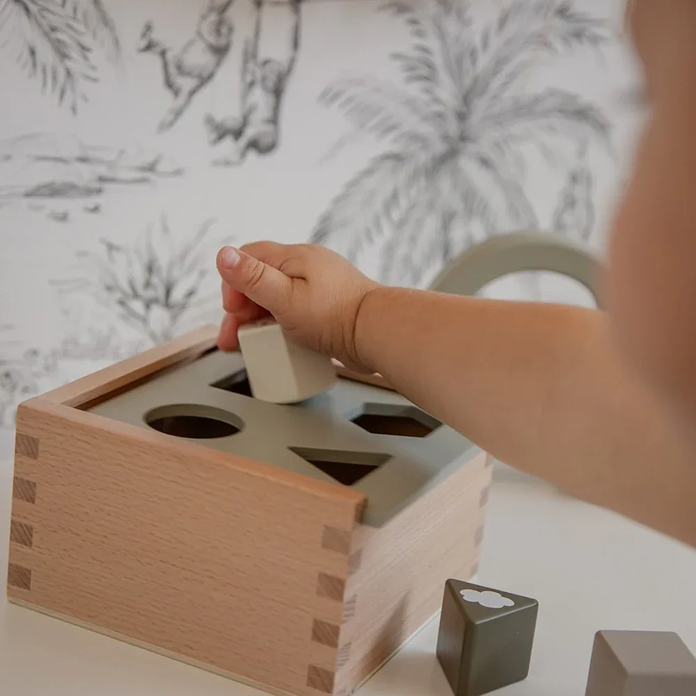 Label Label® Shape Sorting Box Olive Green - Image 4