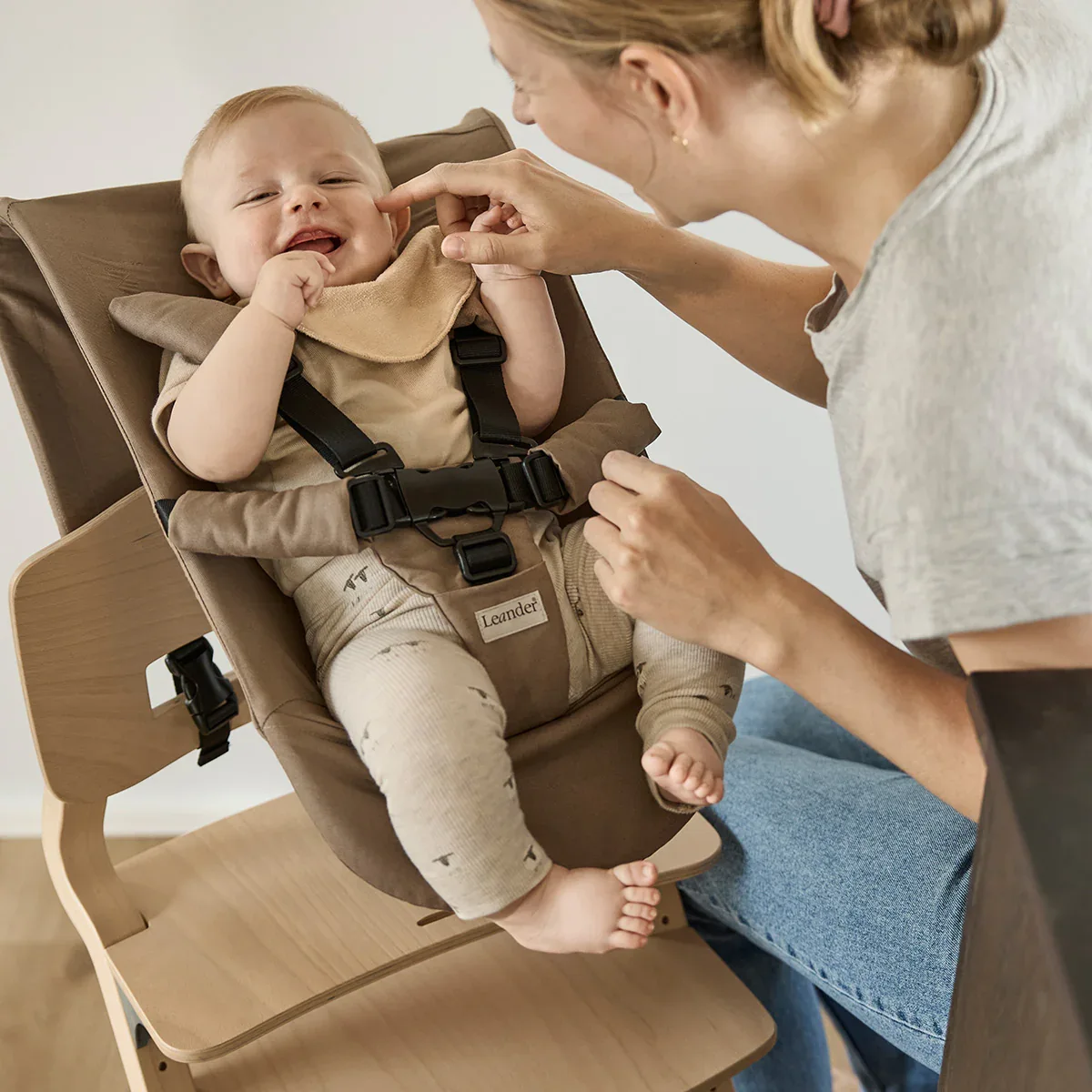 Leander® Highchair Louie™ wo. Safety Bar Oak Natural - Image 4
