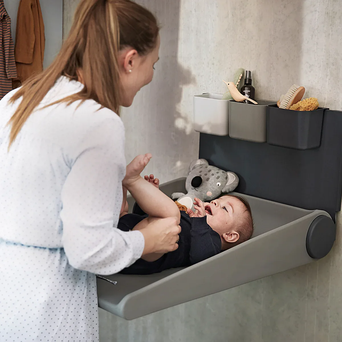 Leander® Wally™ Wall mounted changing table Cappucino - Image 3