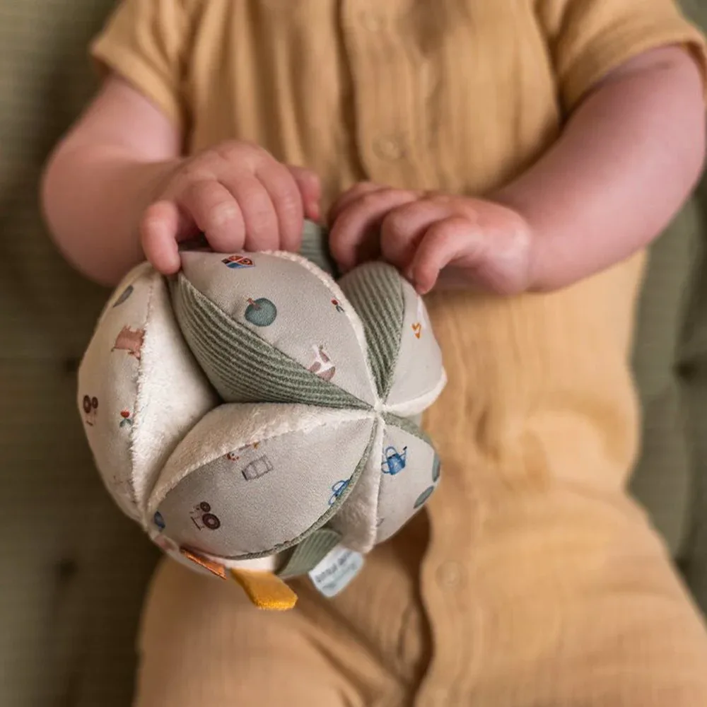 Little Dutch® Gripping Ball Little Farm - Image 3