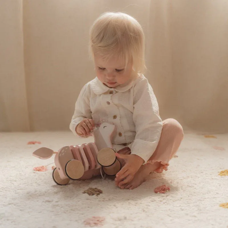 Little Dutch® Pull along Deer Fairy Garden - Image 3