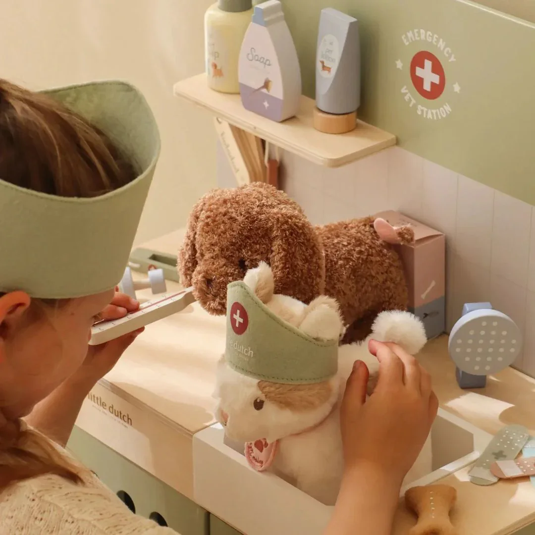 Little Dutch®  Wooden Veterinary Clinic  - Image 6