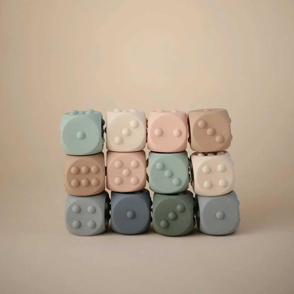 Mushie® Dice Press Toy 2-pack Tradewinds/Stone - Image 4