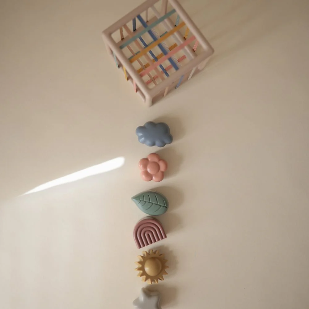 Mushie® Elastic Shape Sorting Cube - Image 3