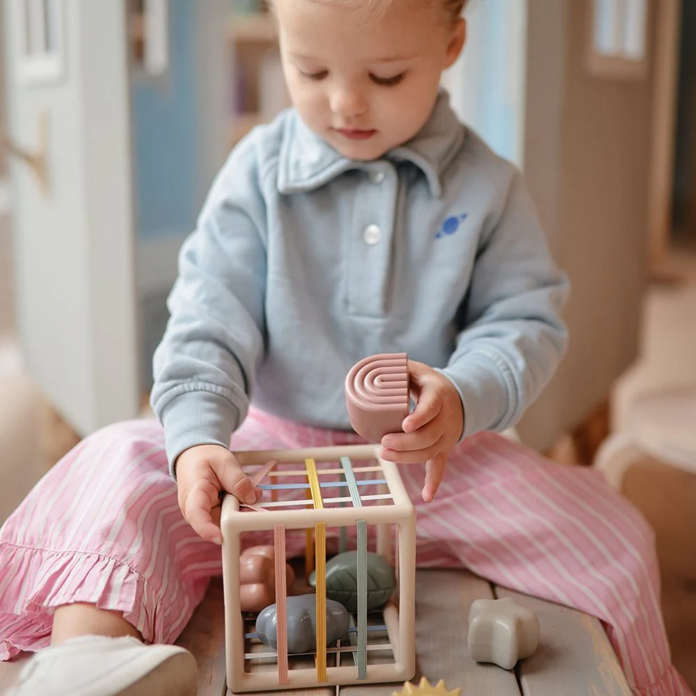 Mushie® Elastic Shape Sorting Cube - Image 4
