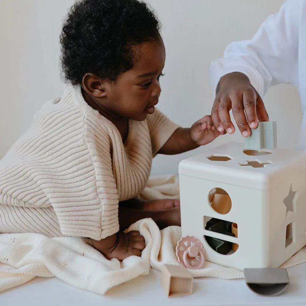 Mushie® Shape Sorting Box - Image 3