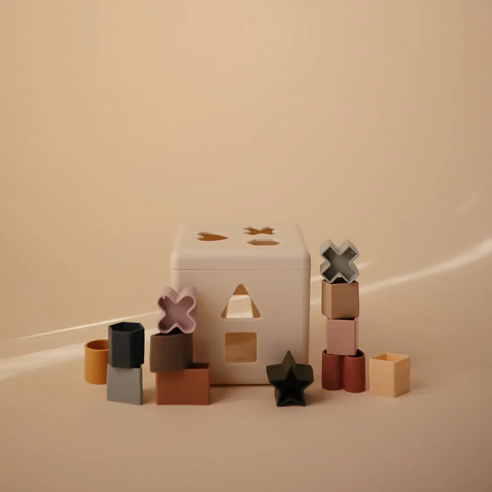 Mushie® Shape Sorting Box - Image 4