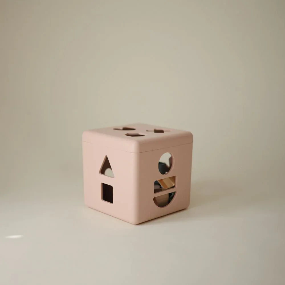 Mushie® Shape Sorting Box Petal - Image 2
