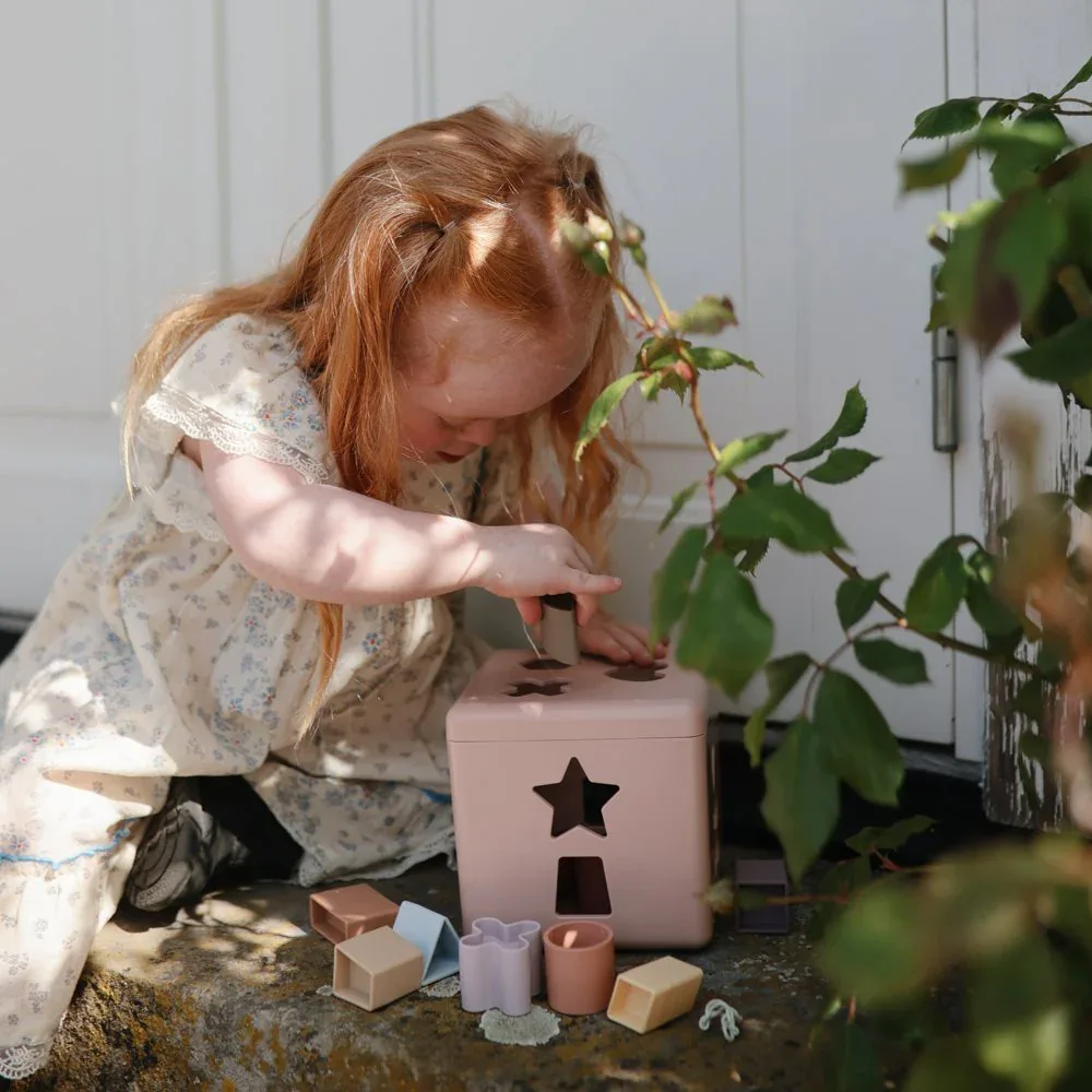 Mushie® Shape Sorting Box Petal - Image 3