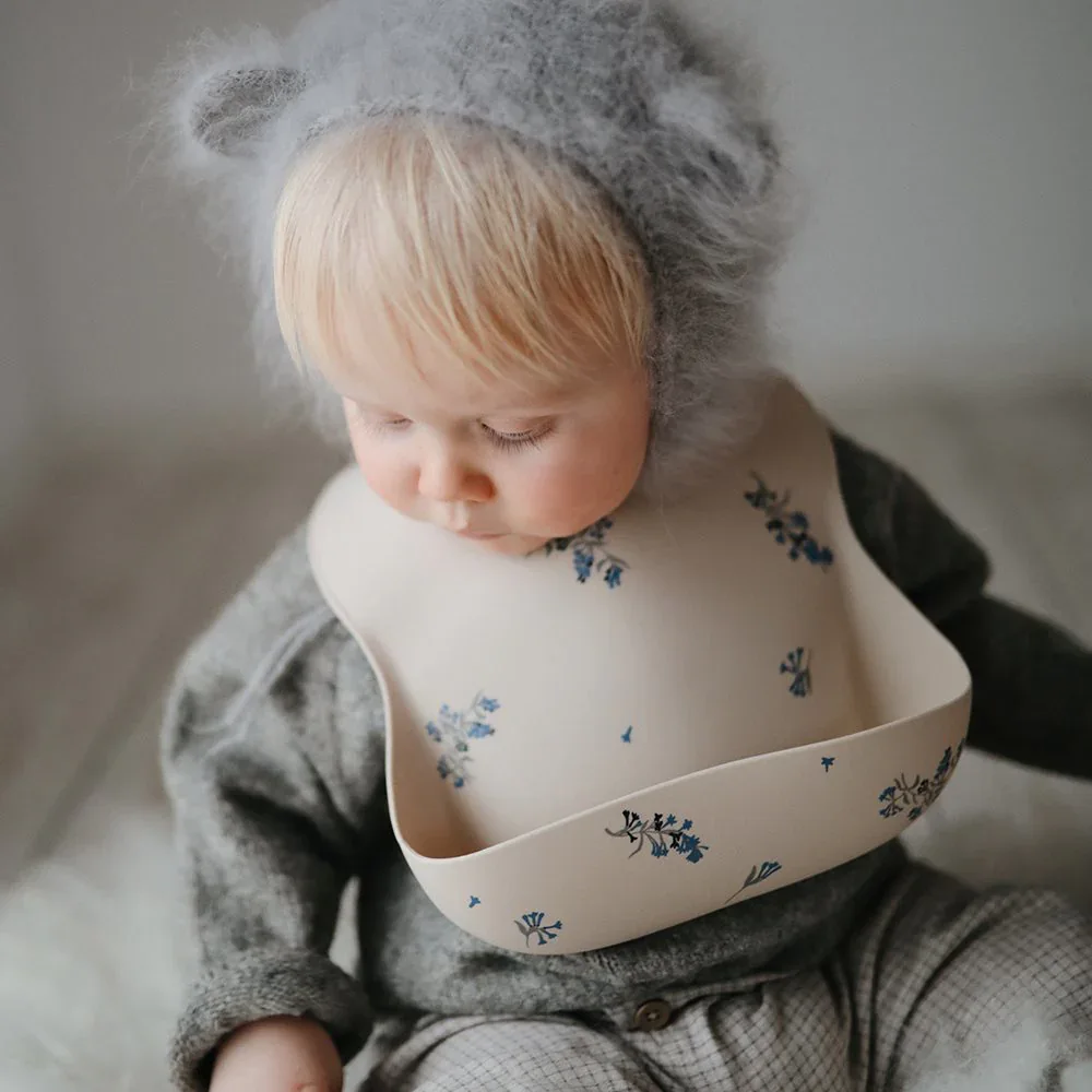 Mushie® Silicone Bib Lilac Flowers - Image 2