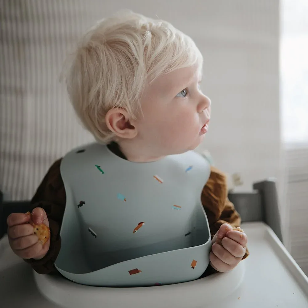 Mushie® Silicone Bib Retro Cars - Image 2