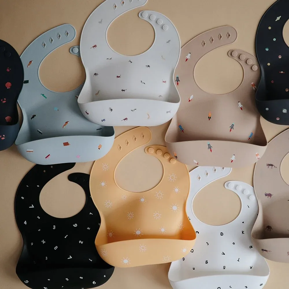 Mushie® Silicone Bib Retro Cars - Image 4