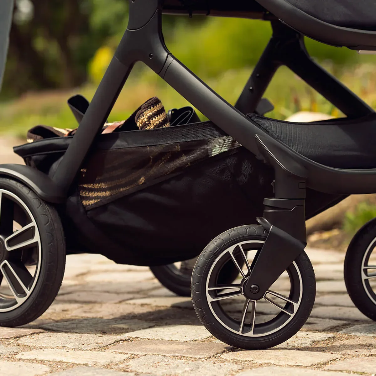 Nuna® Sibling seat Demi™ Next Caviar - Image 25