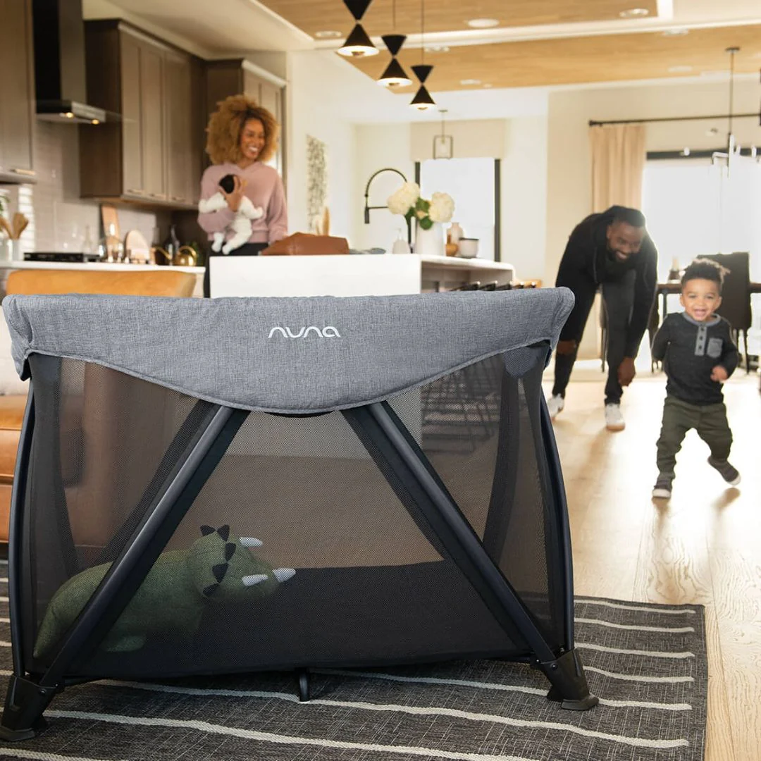 Nuna® Prenosna posteljica Sena™ Aire + rjuha Frost - Image 11