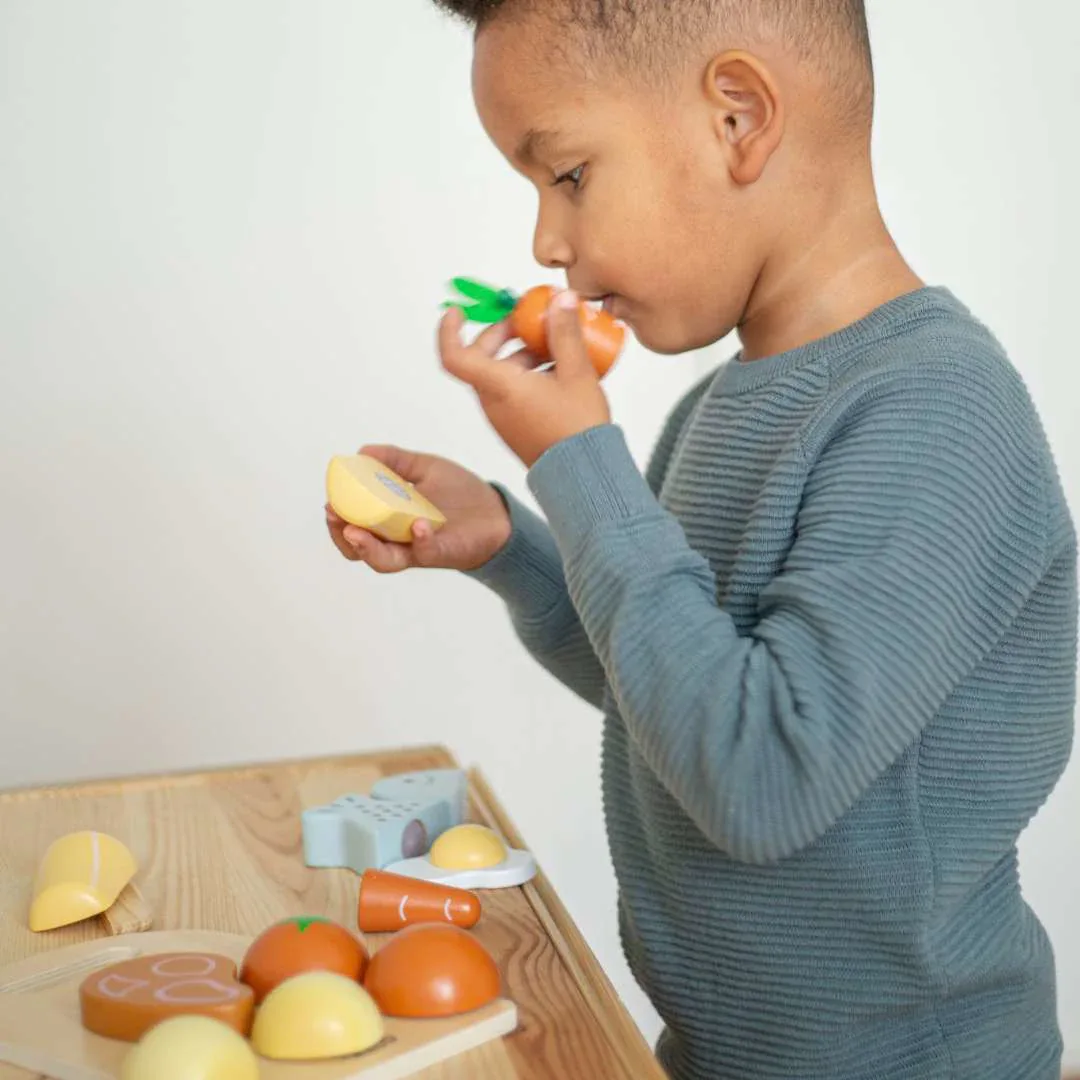 Tryco® Wooden chopping board with food - Image 3
